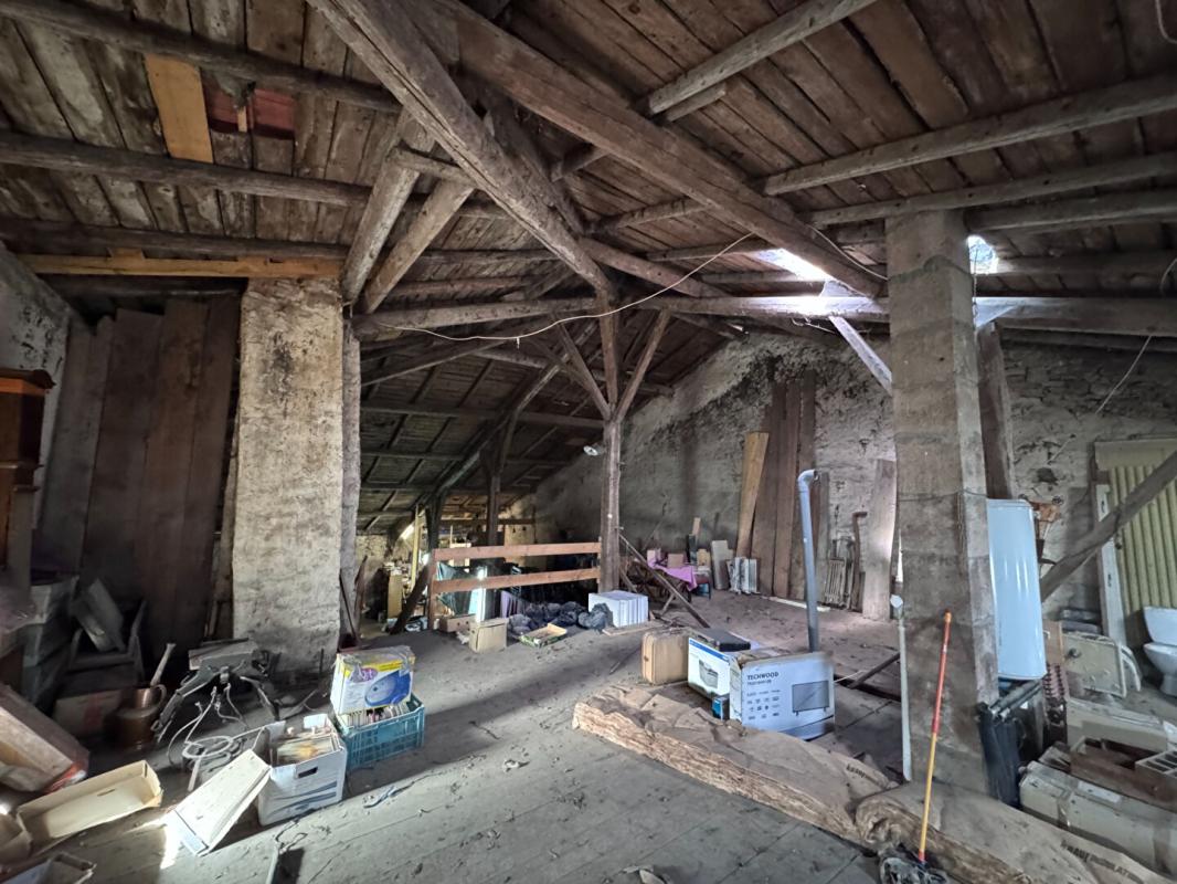 VAUBEXY Maison de caractère en parfait état avec grange attenante, terrasse et jardin 16