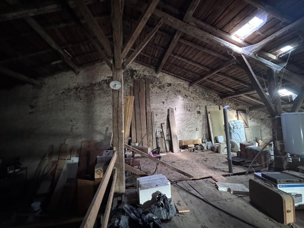 VAUBEXY Maison de caractère en parfait état avec grange attenante, terrasse et jardin 17