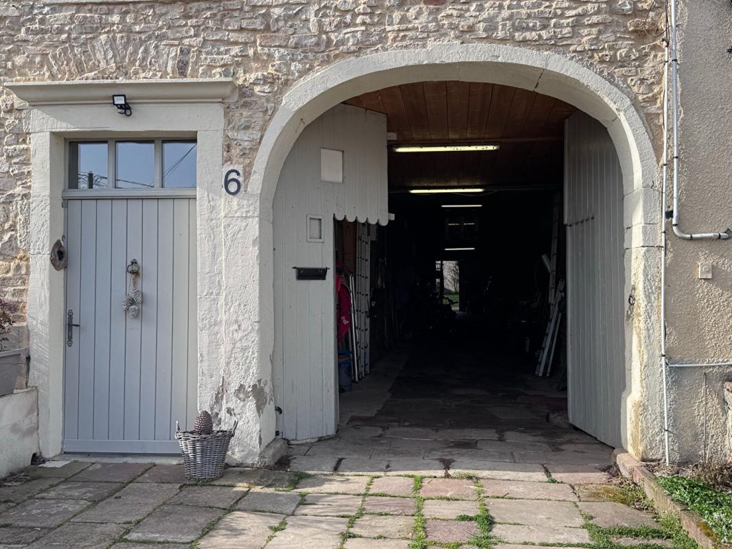 VAUBEXY Maison de caractère en parfait état avec grange attenante, terrasse et jardin 18