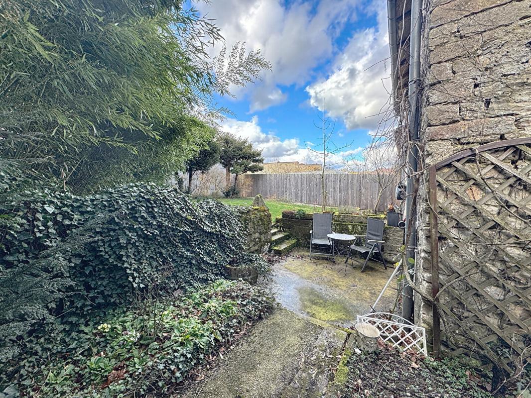 VAUBEXY Maison de caractère en parfait état avec grange attenante, terrasse et jardin 5