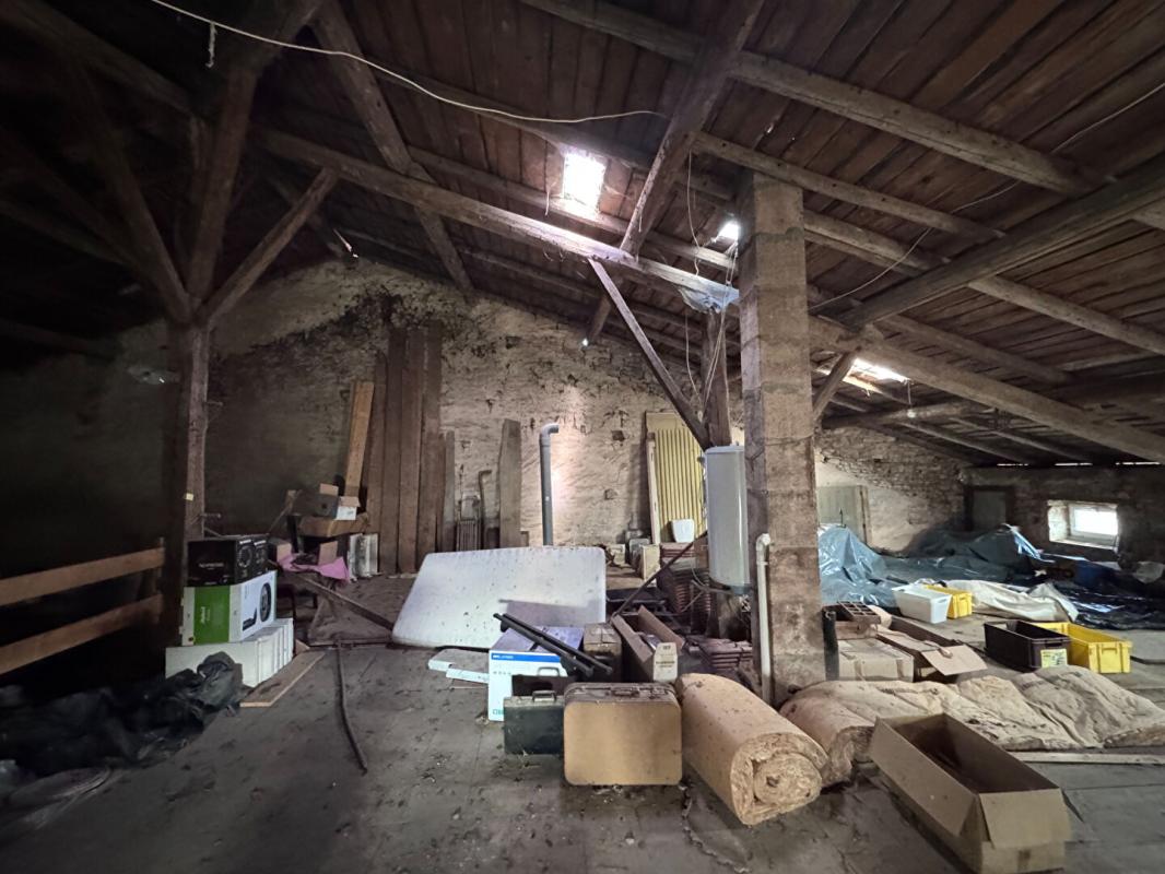 VAUBEXY Maison de caractère en parfait état avec grange attenante, terrasse et jardin 6