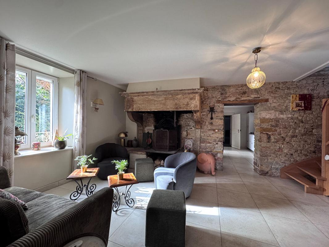 VAUBEXY Maison de caractère en parfait état avec grange attenante, terrasse et jardin 7