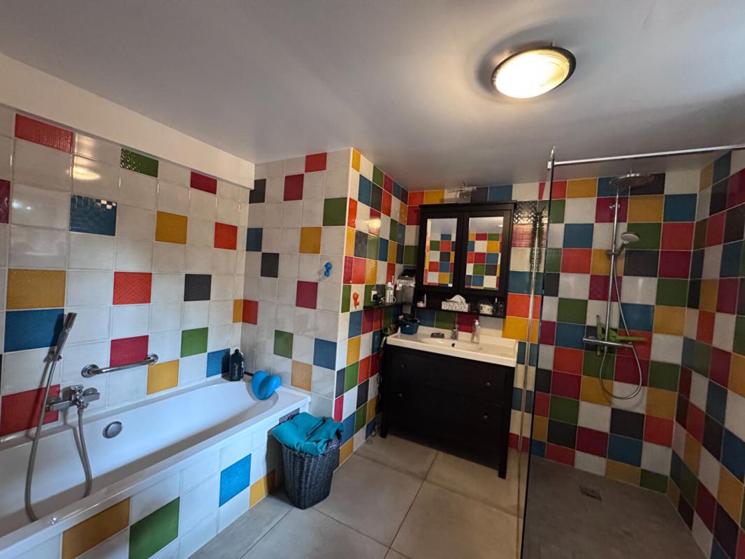 VAUBEXY Maison de caractère en parfait état avec grange attenante, terrasse et jardin 9