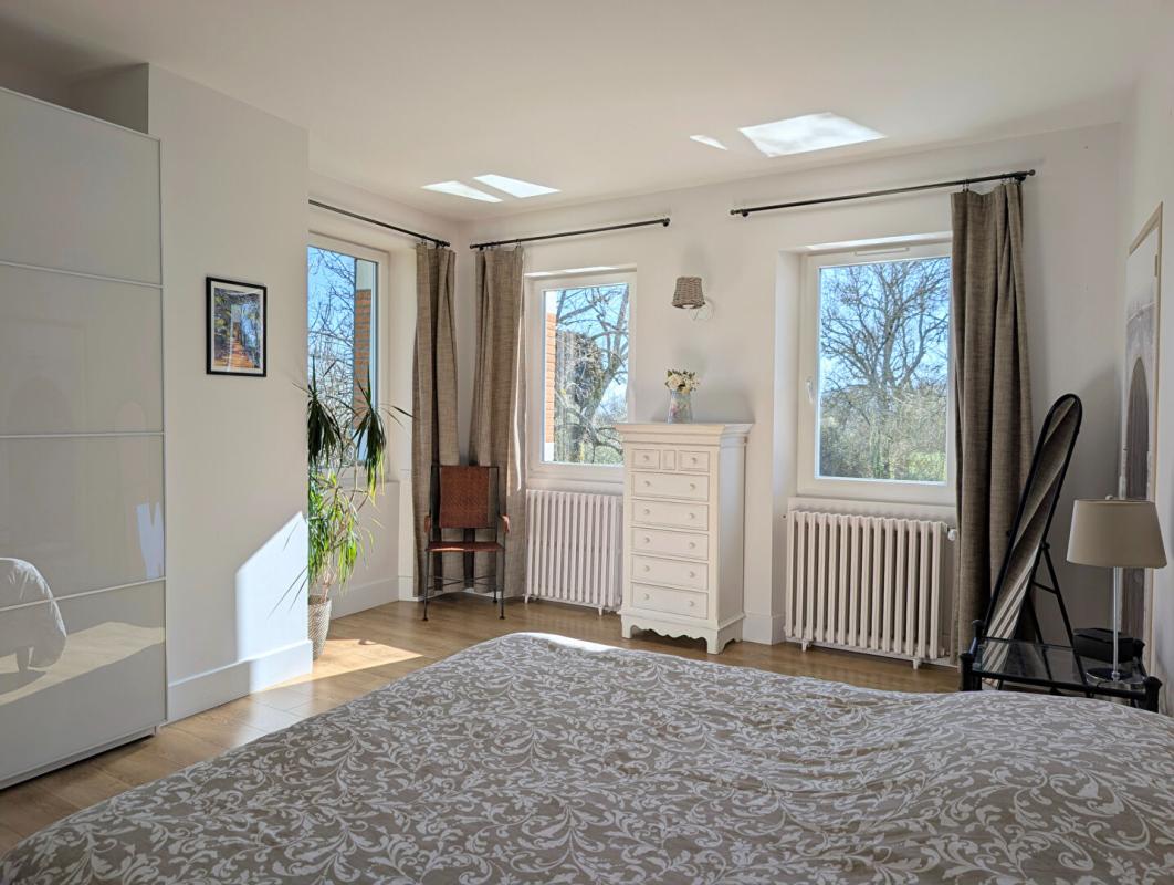 POUCHARRAMET Demeure du 18ème de 289 m² avec piscine et dépendances sur terrain de 3 hectares 11