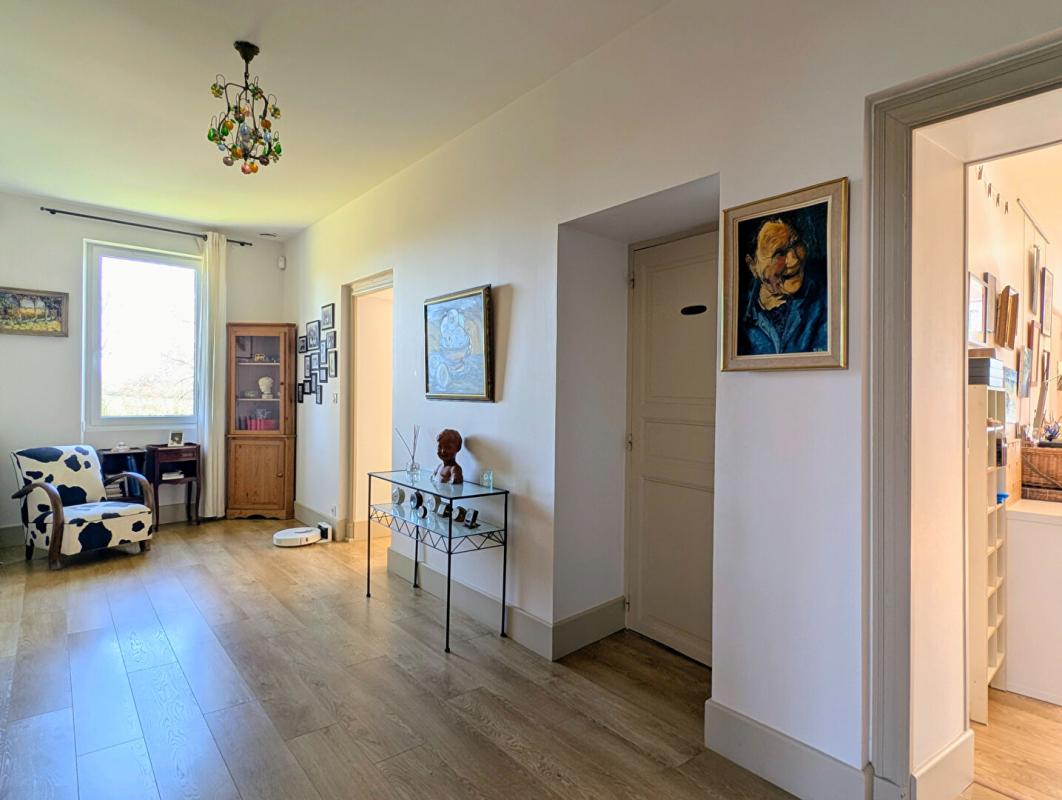 POUCHARRAMET Demeure du 18ème de 289 m² avec piscine et dépendances sur terrain de 3 hectares 12