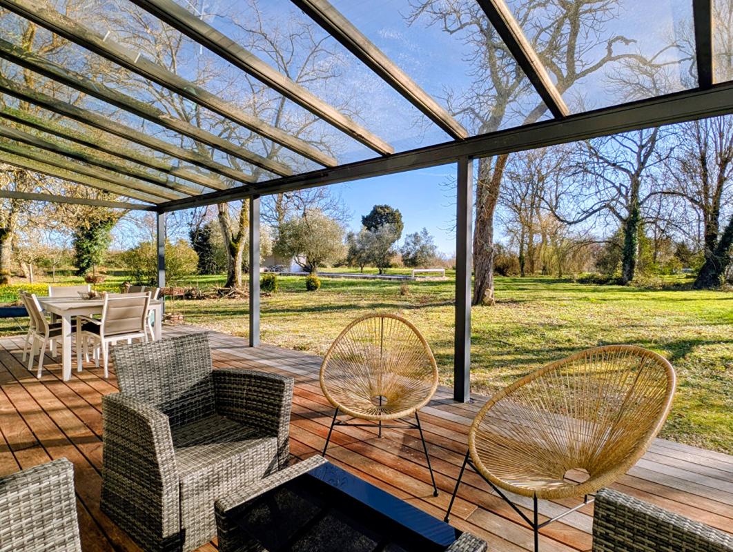 POUCHARRAMET Demeure du 18ème de 289 m² avec piscine et dépendances sur terrain de 3 hectares 13