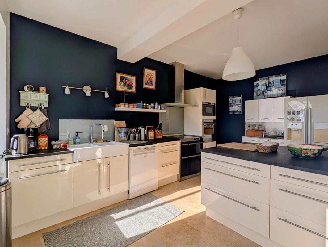 POUCHARRAMET Demeure du 18ème de 289 m² avec piscine et dépendances sur terrain de 3 hectares 5