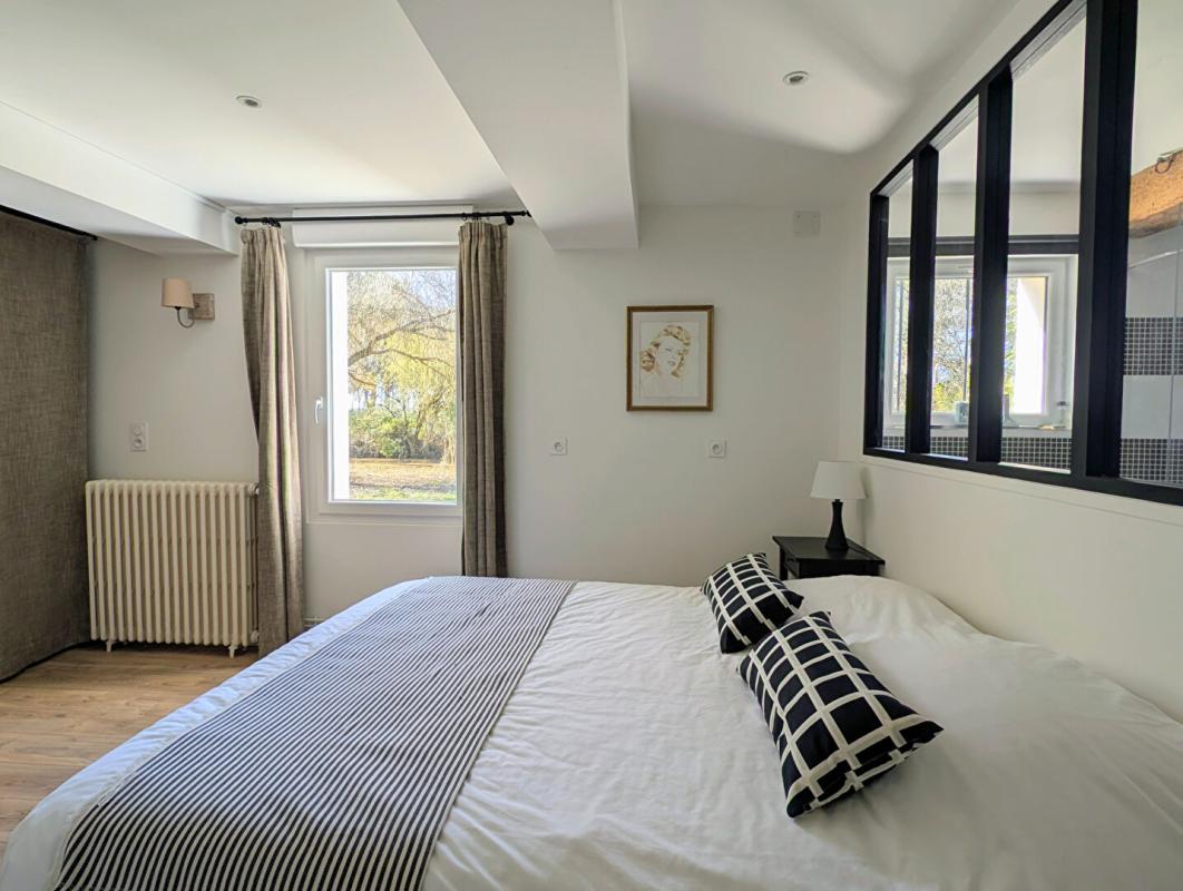 POUCHARRAMET Demeure du 18ème de 289 m² avec piscine et dépendances sur terrain de 3 hectares 8