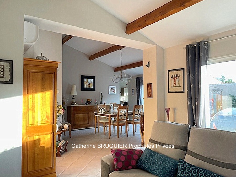 SAINT-SAUVEUR-D'AUNIS Villa lumineuse de plain pied 151 m2, 4 chambres, jardin piscine 11