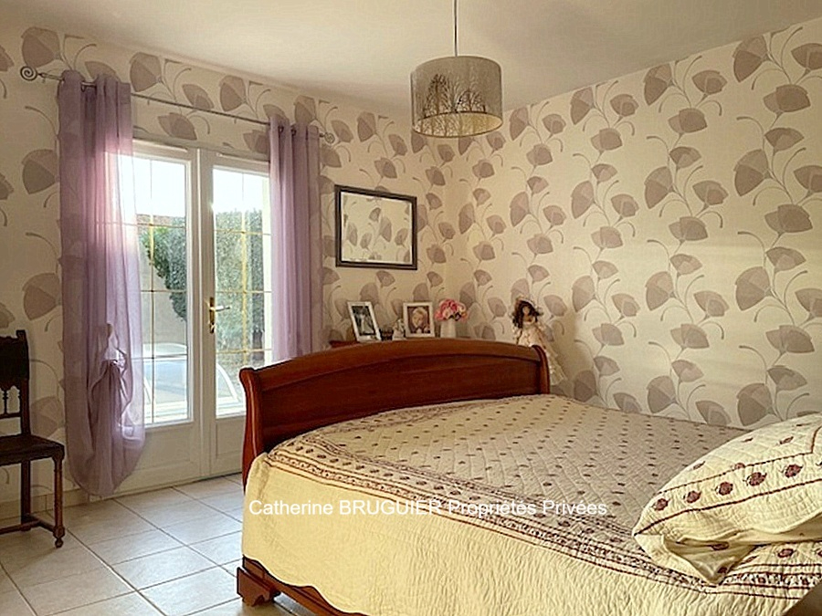 SAINT-SAUVEUR-D'AUNIS Villa lumineuse de plain pied 151 m2, 4 chambres, jardin piscine 8