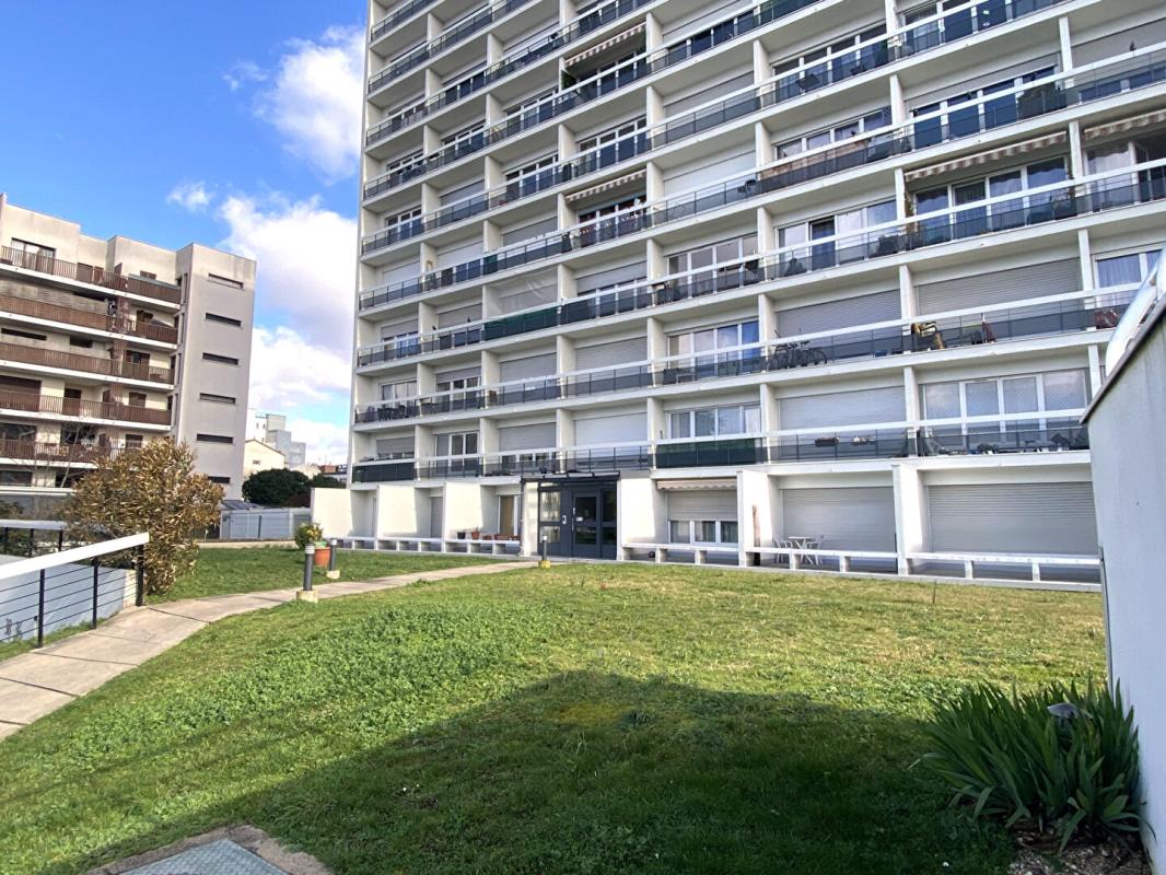 VITRY-SUR-SEINE Appartement Vitry Sur Seine 1 pièce(s) 24.5 m2 9