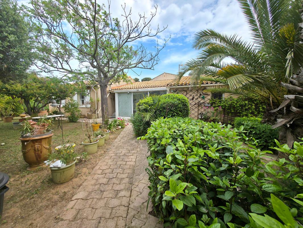 SIX-FOURS-LES-PLAGES Maison  6 pièce(s) 130 m2 PLAIN PIED 1