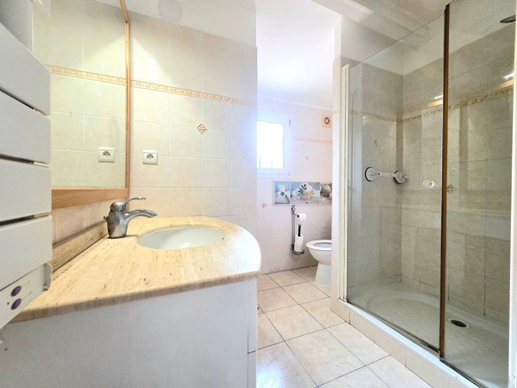 SIX-FOURS-LES-PLAGES Maison  6 pièce(s) 130 m2 PLAIN PIED 8
