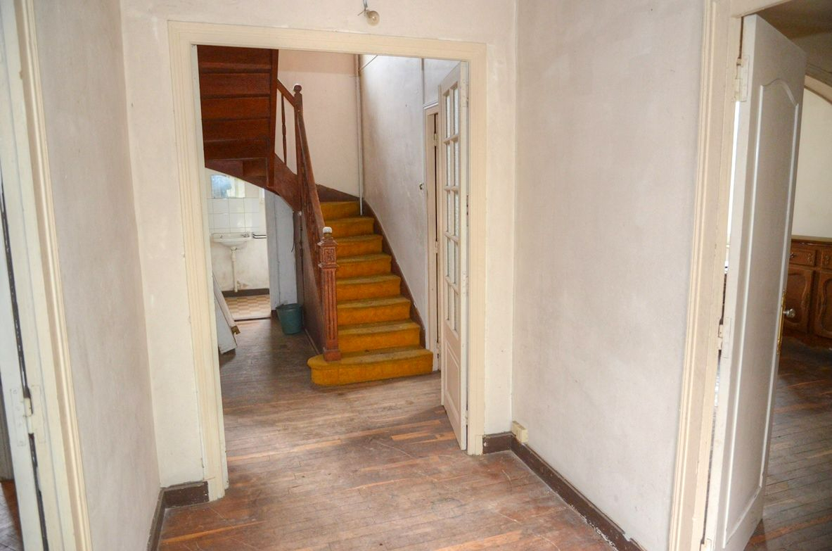 TREGUIER Maison aménageable en 5 appartements avec travaux importants 2