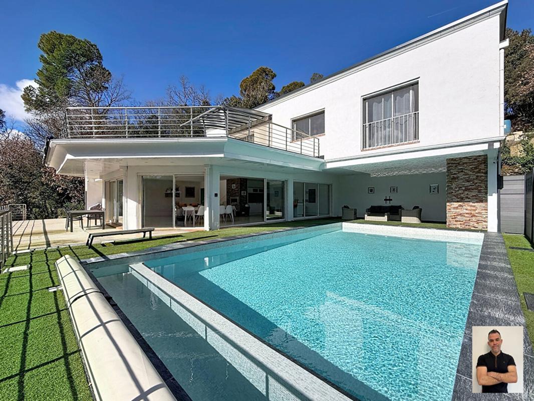 BRIGNOLES Villa T5 Golf de Babaroux 180M² 1