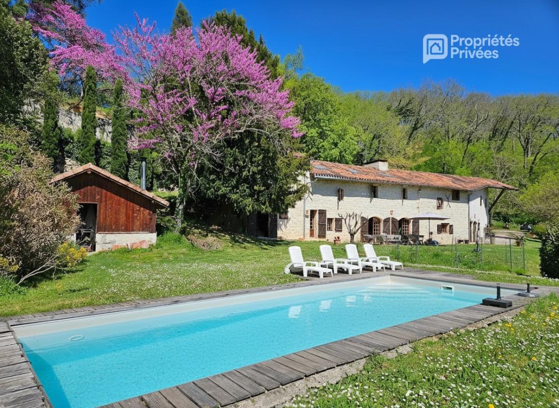 AGEN NORD AGEN : Domaine d'Exception - Anciens chais réhabilités de 335 m² - Parc 1,3 ha - Vue 1