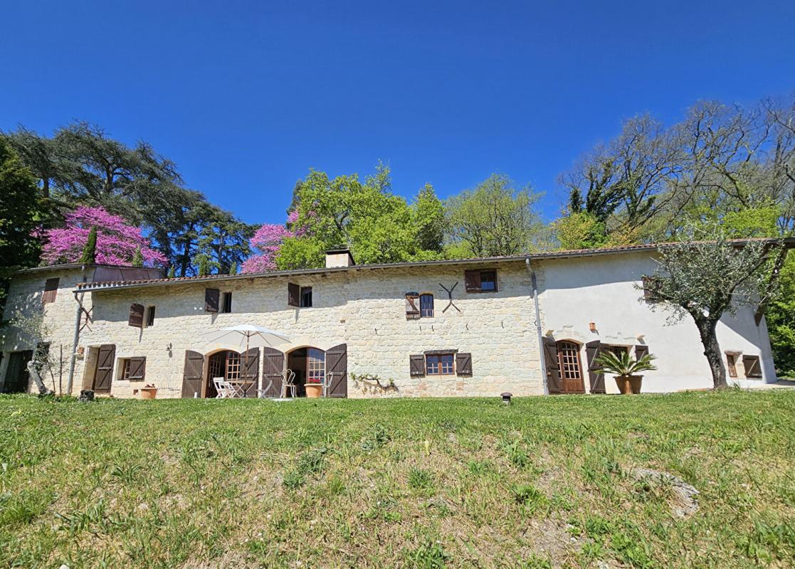 AGEN NORD AGEN : Domaine d'Exception - Anciens chais réhabilités de 335 m² - Parc 1,3 ha - Vue 2