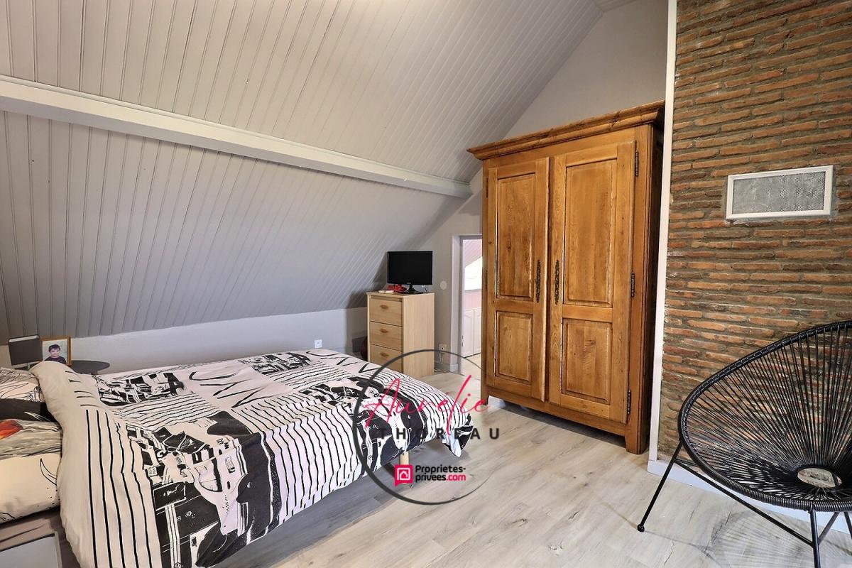 NEUVILLE-AUX-BOIS Longère sur terrain clos 10