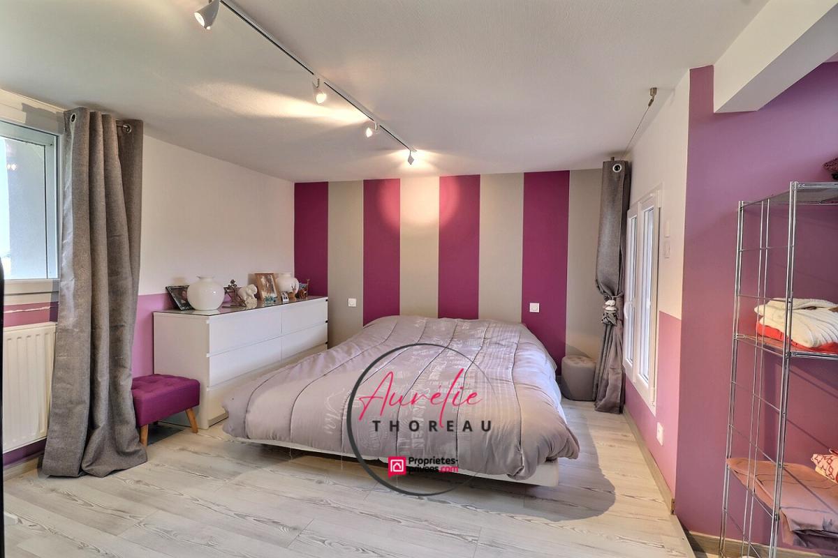 NEUVILLE-AUX-BOIS Longère sur terrain clos 12