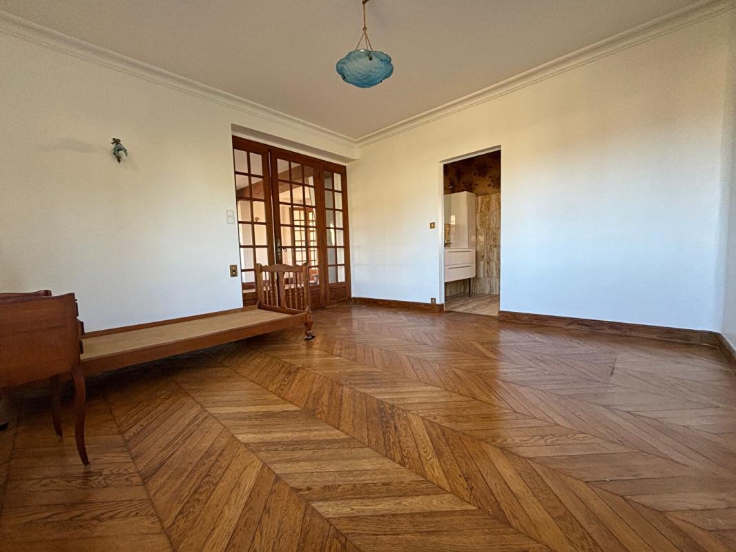 POILLY-LEZ-GIEN Superbe maison rénovée en pierre de taille à Poilly-lez-Gien  8 pièces, 5 chambres 10