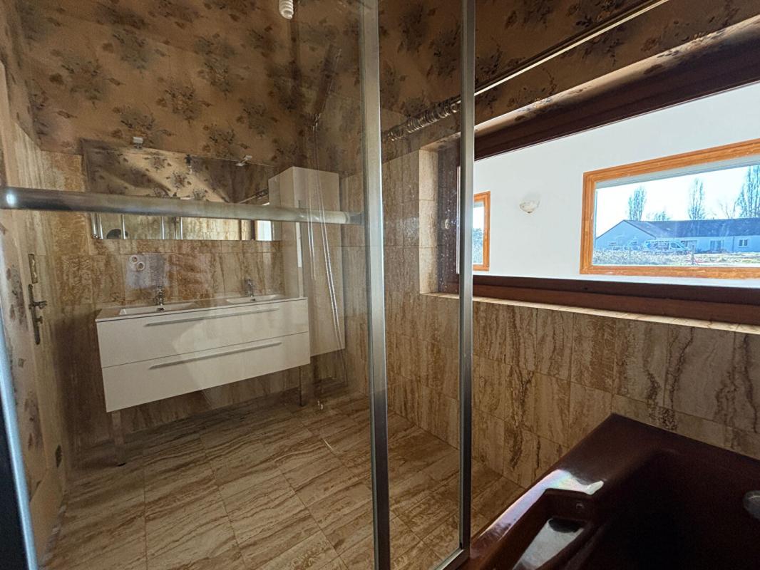 POILLY-LEZ-GIEN Superbe maison rénovée en pierre de taille à Poilly-lez-Gien  8 pièces, 5 chambres 12