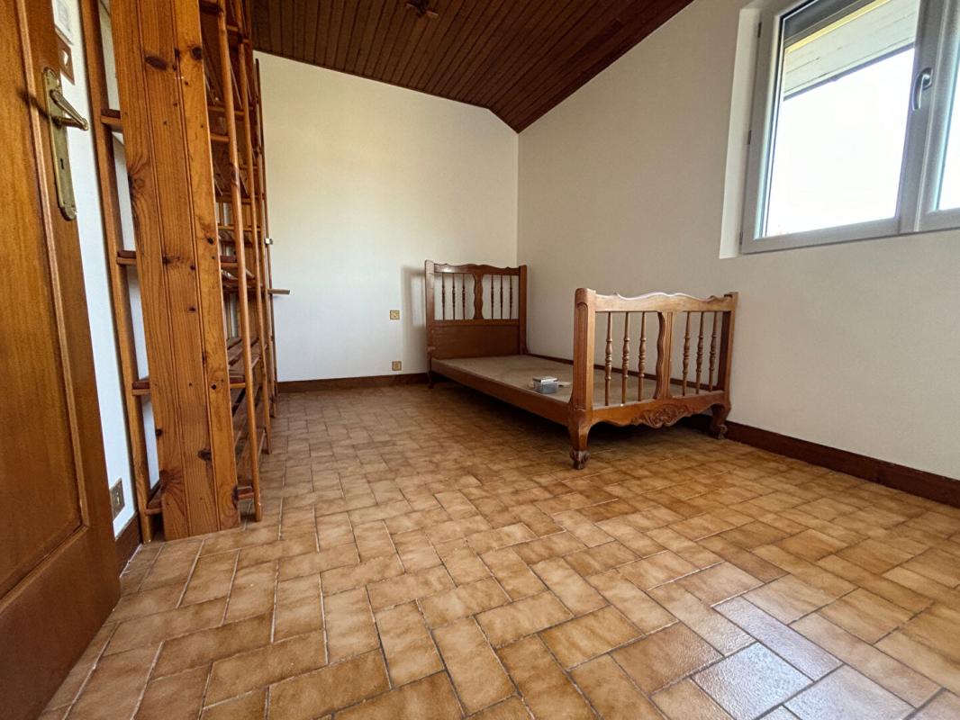 POILLY-LEZ-GIEN Superbe maison rénovée en pierre de taille à Poilly-lez-Gien  8 pièces, 5 chambres 13