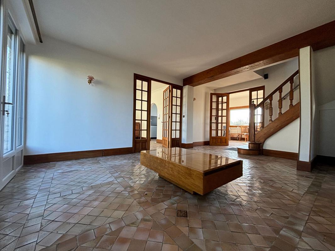 POILLY-LEZ-GIEN Superbe maison rénovée en pierre de taille à Poilly-lez-Gien  8 pièces, 5 chambres 3