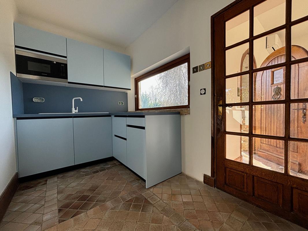 POILLY-LEZ-GIEN Superbe maison rénovée en pierre de taille à Poilly-lez-Gien  8 pièces, 5 chambres 6