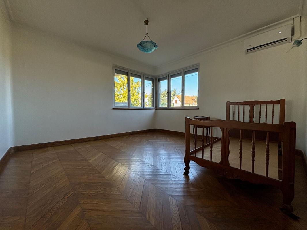 POILLY-LEZ-GIEN Superbe maison rénovée en pierre de taille à Poilly-lez-Gien  8 pièces, 5 chambres 9