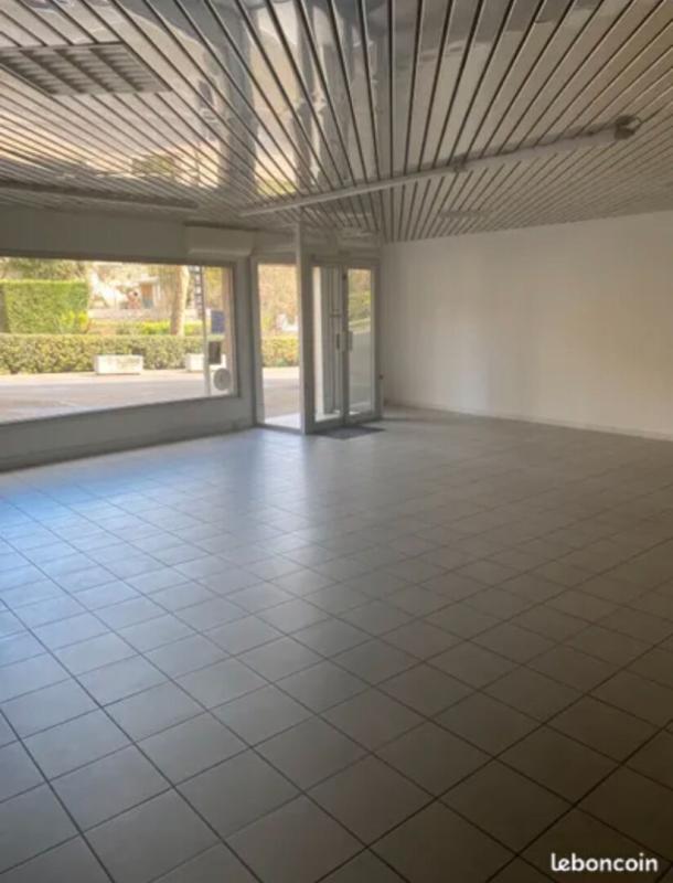 MANOSQUE EXCLUSIVITE , MANOSQUE, LOCAL COMMERCIAL de 144 m² en RDC de l'immeuble du MANUESCA 1