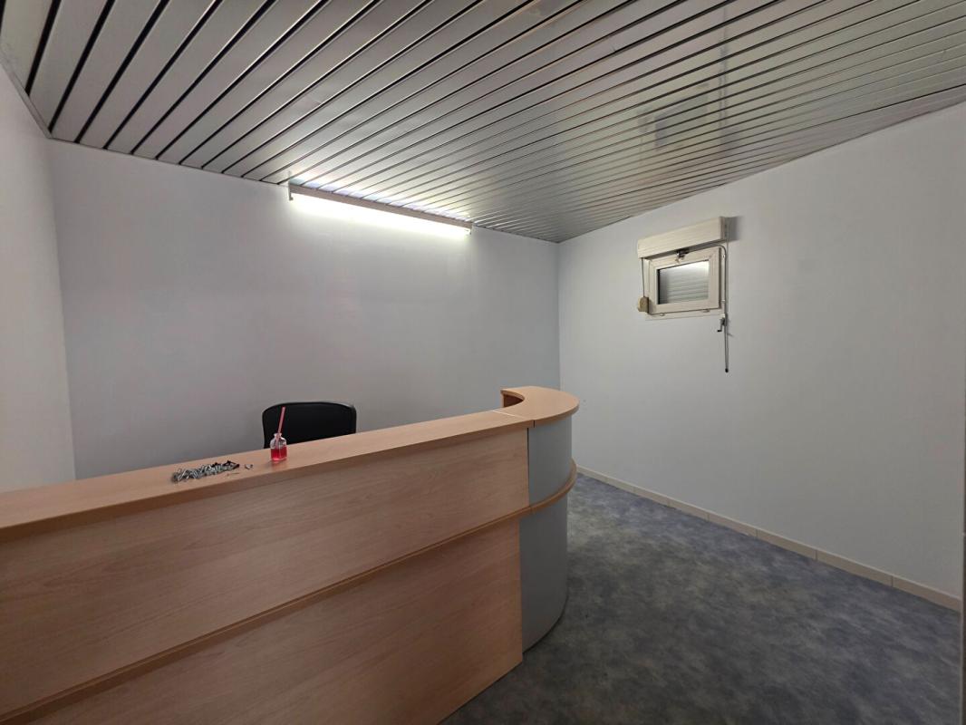 MANOSQUE EXCLUSIVITE , MANOSQUE, LOCAL COMMERCIAL de 144 m² en RDC de l'immeuble du MANUESCA 10