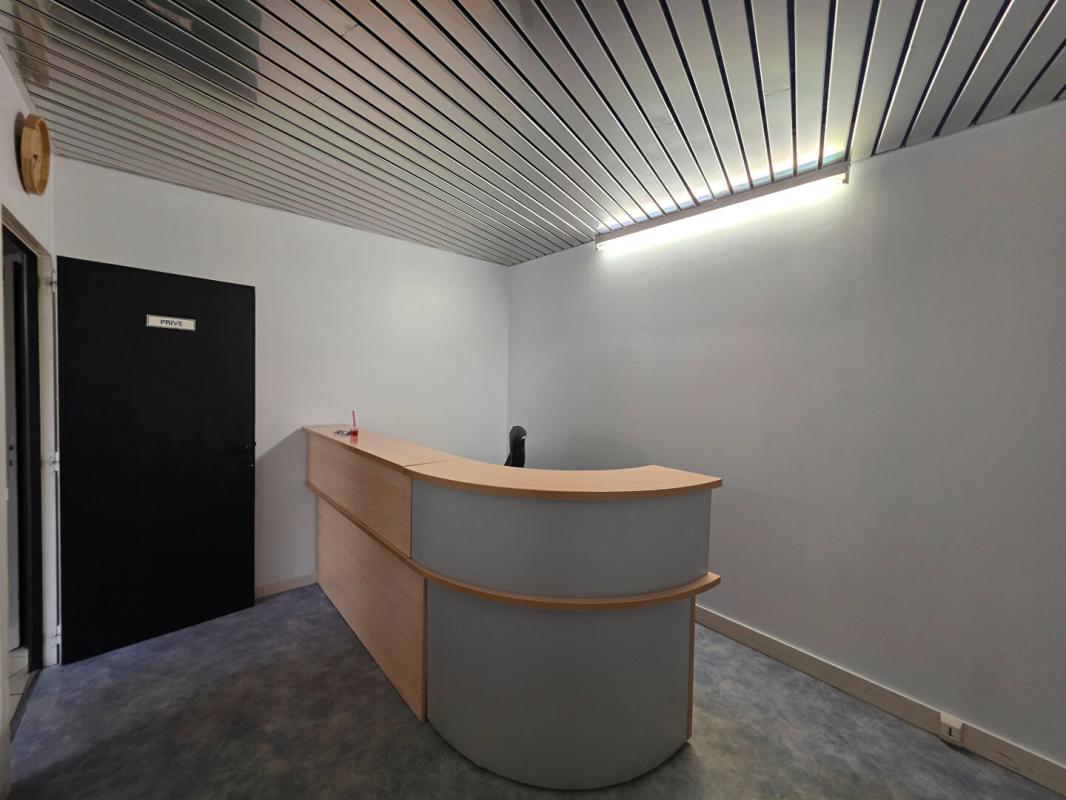 MANOSQUE EXCLUSIVITE , MANOSQUE, LOCAL COMMERCIAL de 144 m² en RDC de l'immeuble du MANUESCA 11