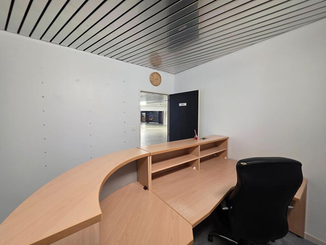 MANOSQUE EXCLUSIVITE , MANOSQUE, LOCAL COMMERCIAL de 144 m² en RDC de l'immeuble du MANUESCA 5