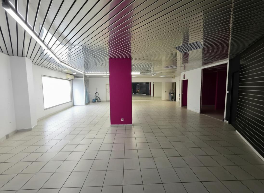 MANOSQUE EXCLUSIVITE , MANOSQUE, LOCAL COMMERCIAL de 144 m² en RDC de l'immeuble du MANUESCA 8