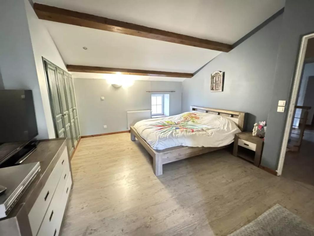 CORME-ROYAL Corme Royal maison de 5 pièces de 160 m2 avec dépendances 13