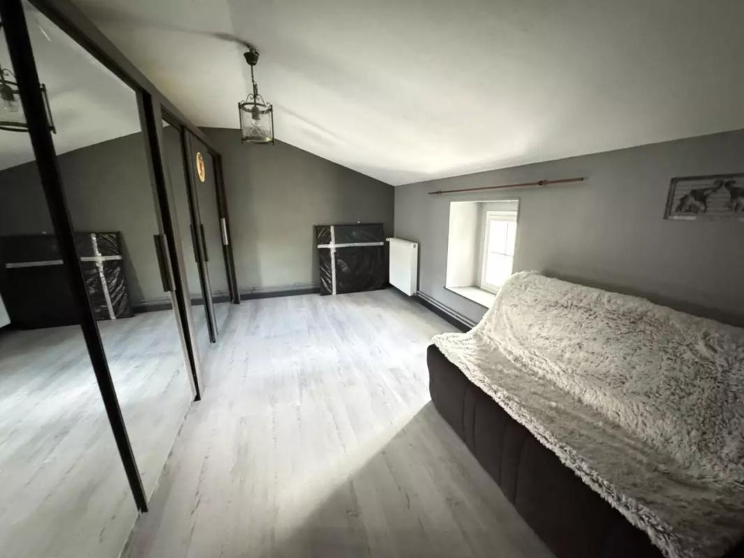 CORME-ROYAL Corme Royal maison de 5 pièces de 160 m2 avec dépendances 14