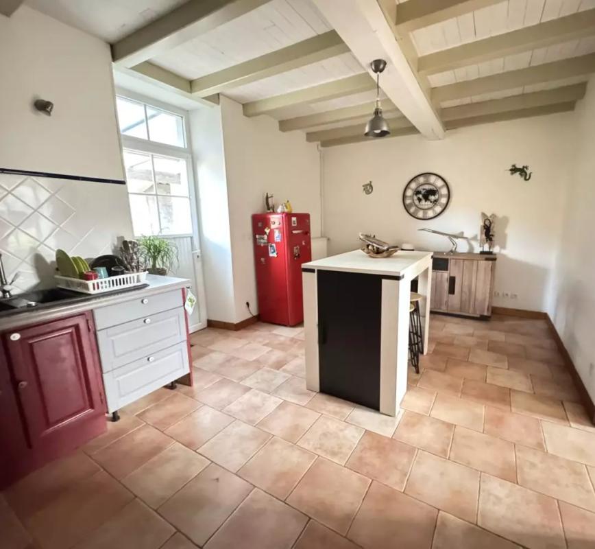 CORME-ROYAL Corme Royal maison de 5 pièces de 160 m2 avec dépendances 2