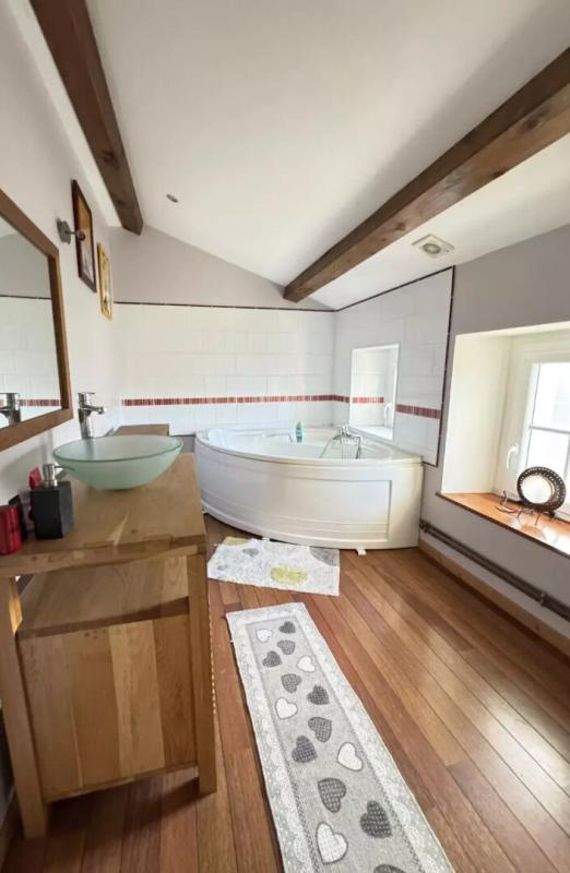 CORME-ROYAL Corme Royal maison de 5 pièces de 160 m2 avec dépendances 6