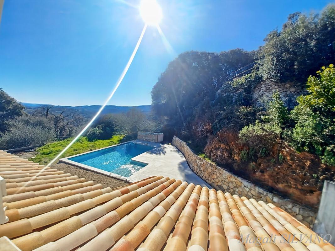 SPERACEDES Villa F5  de standing (2013) À pied du village de Spéracèdes 13