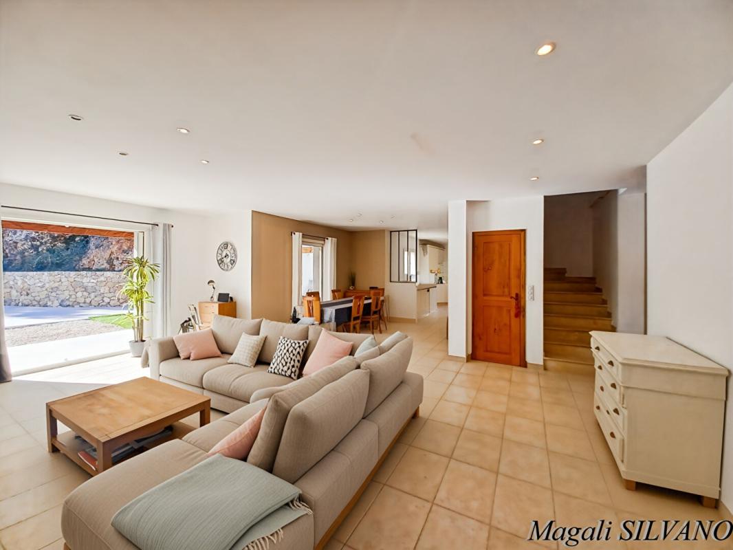 SPERACEDES Villa F5  de standing (2013) À pied du village de Spéracèdes 2