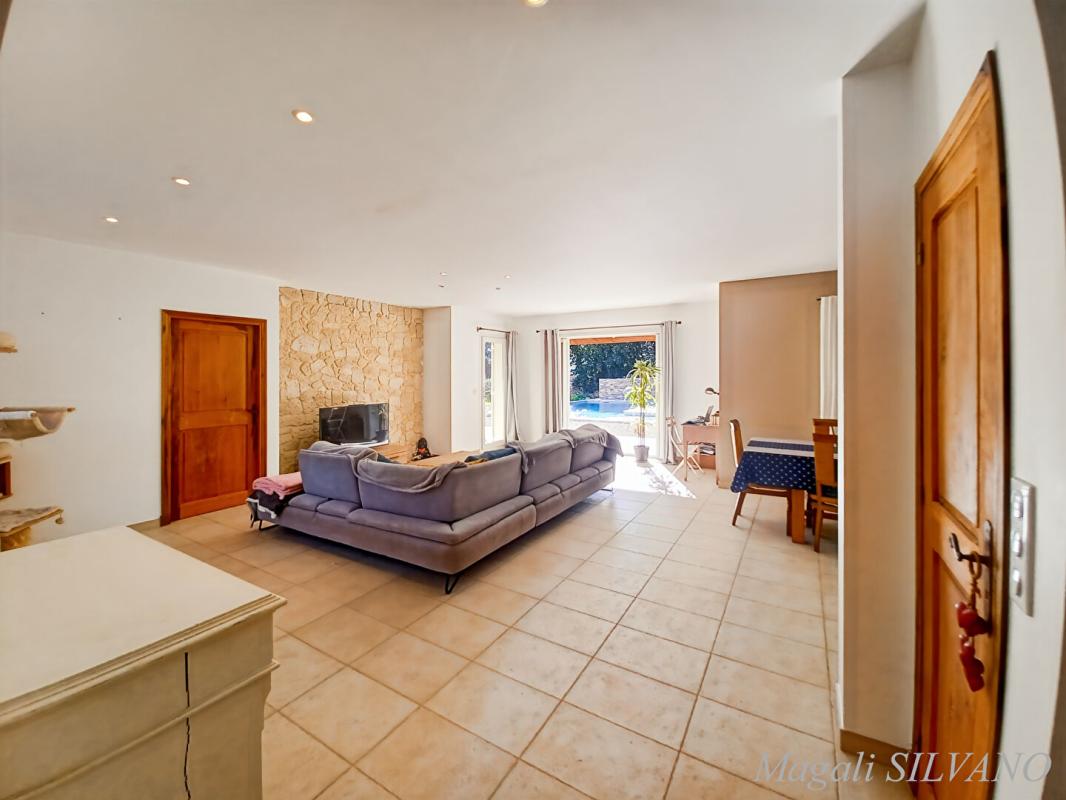 SPERACEDES Villa F5  de standing (2013) À pied du village de Spéracèdes 6