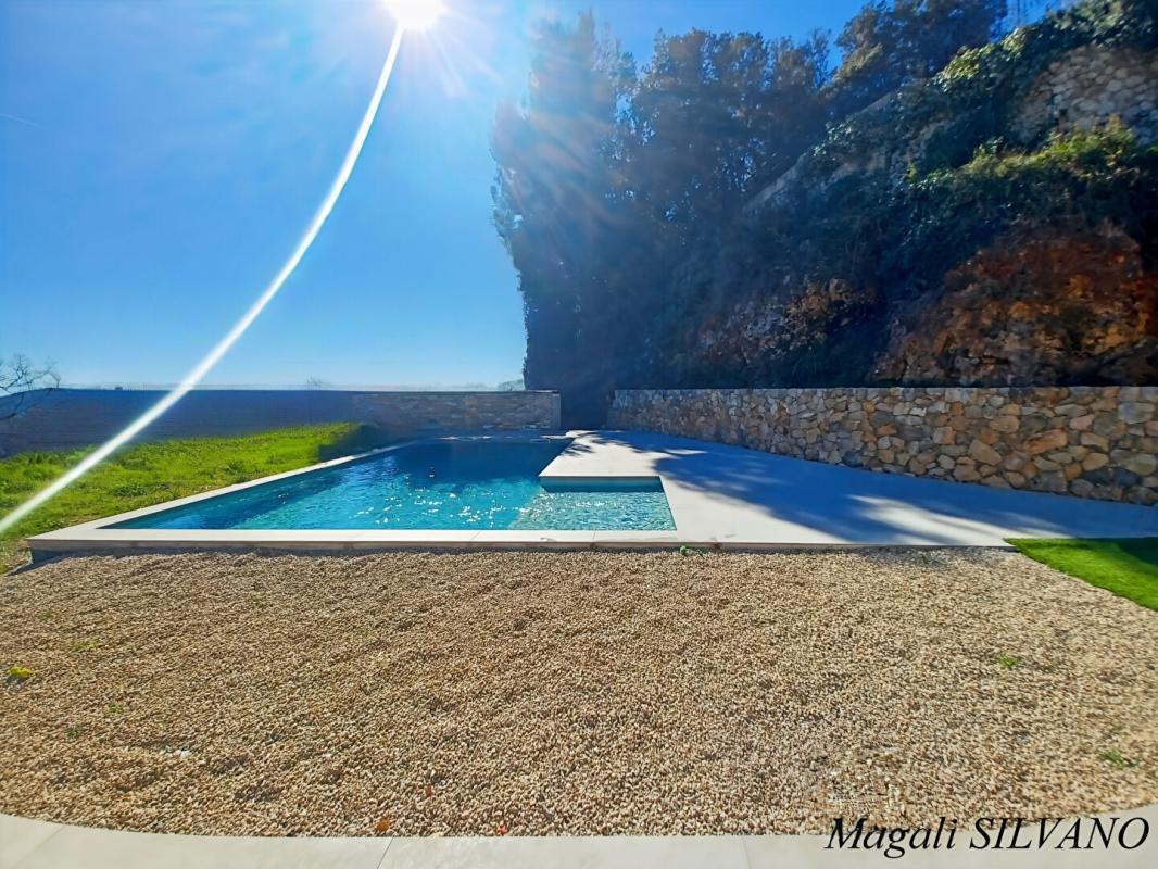 SPERACEDES Villa F5  de standing (2013) À pied du village de Spéracèdes 9