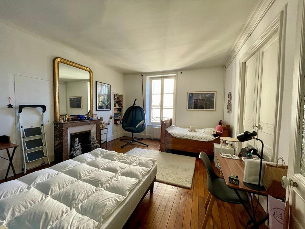 NEVERS Grand appartement de caractère de 173 m² en plein centre de Nevers - Garage - Dépendance - 4 chambres 5