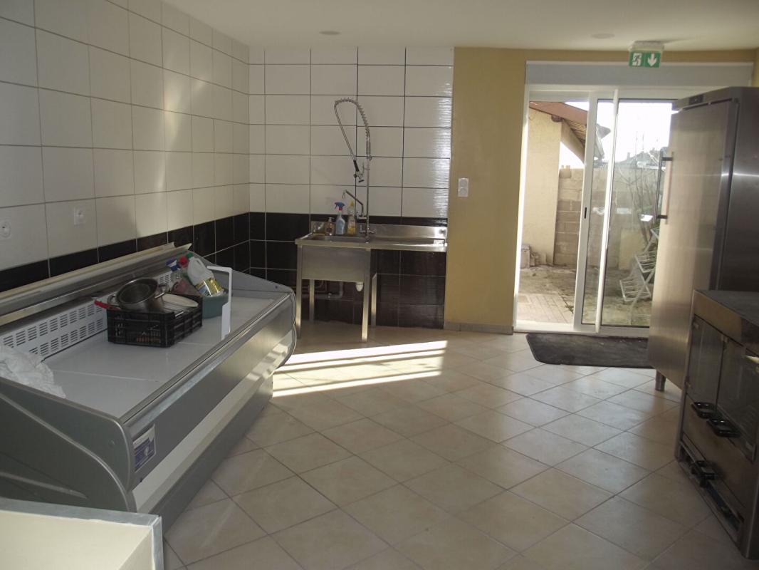 CHAVANGES Immeuble fond de commerce 4