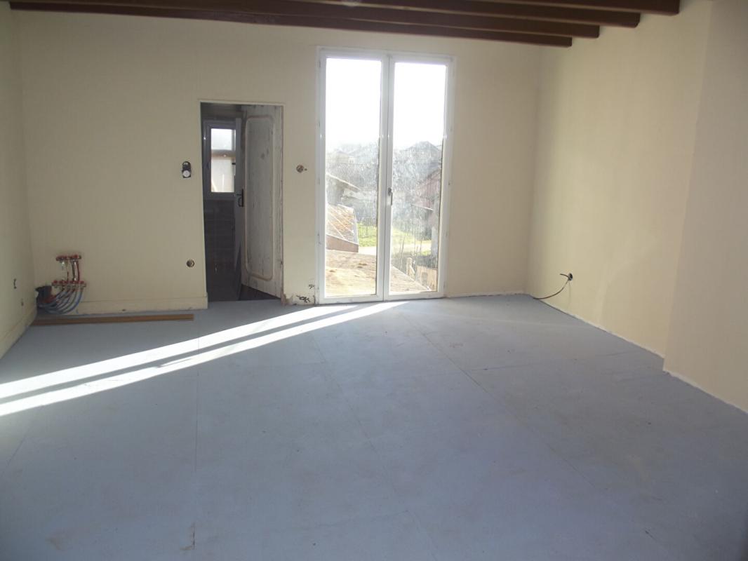 CHAVANGES Immeuble fond de commerce 5