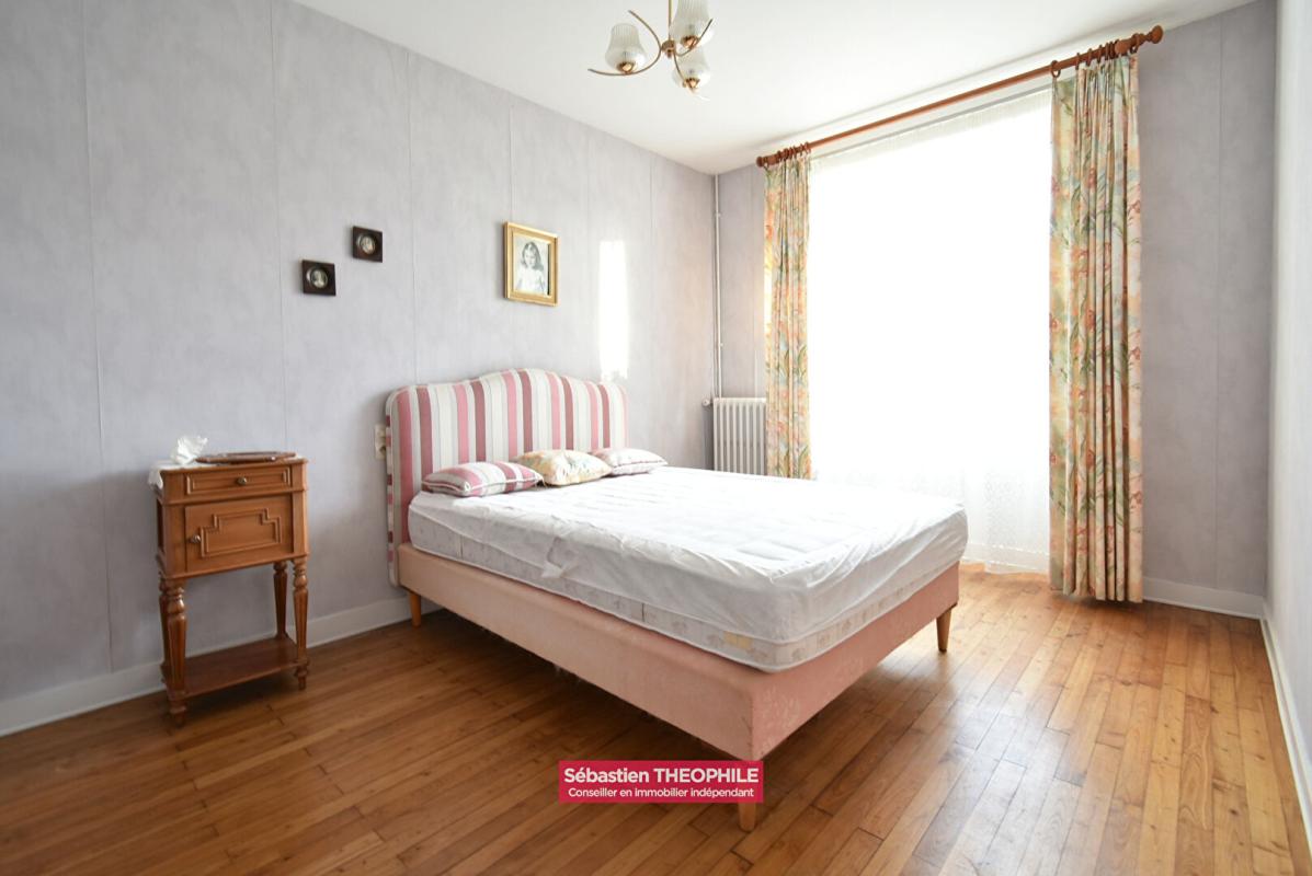 CHALLANS Maison Challans 4 pièce(s), parcelle 1361m2, dépendances 7