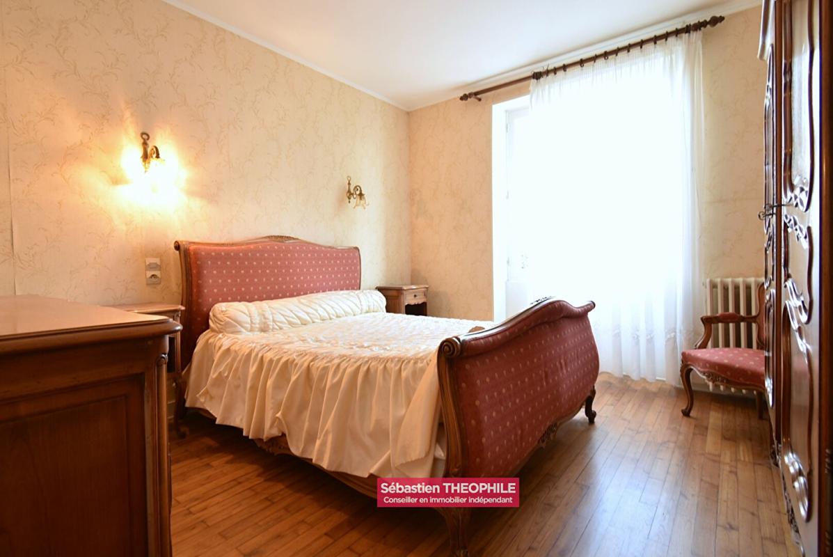 CHALLANS Maison Challans 4 pièce(s), parcelle 1361m2, dépendances 8