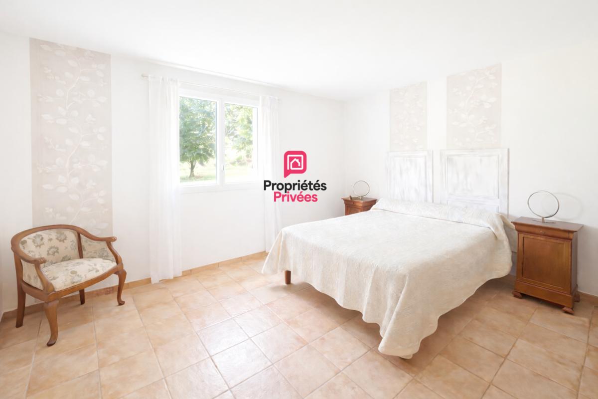 BAZAS Grande maison familiale lumineuse avec jardin arboré et double garage 11