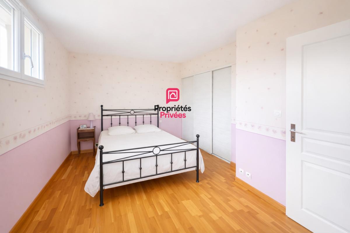 BAZAS Grande maison familiale lumineuse avec jardin arboré et double garage 13