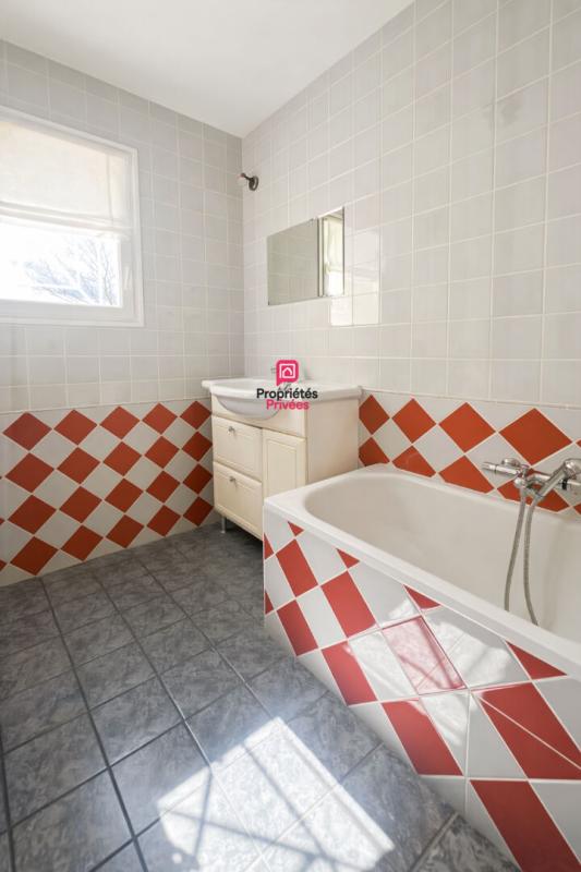 BAZAS Grande maison familiale lumineuse avec jardin arboré et double garage 17